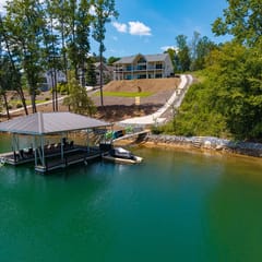 Emerald Shores on Keowee- Games & room for family