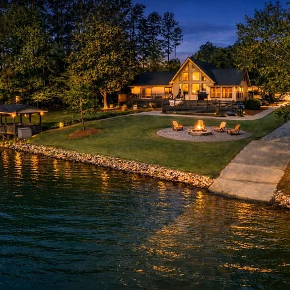 Lake Keowee Retreat with private boat ramp and dock - Image 1