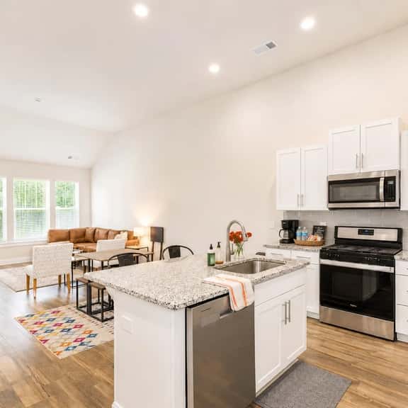 Tiger Touchdown Townhome near Patrick Square - Image 1