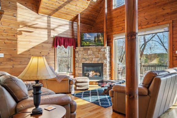 Serenity Lodge on Lake Keowee - Image 1